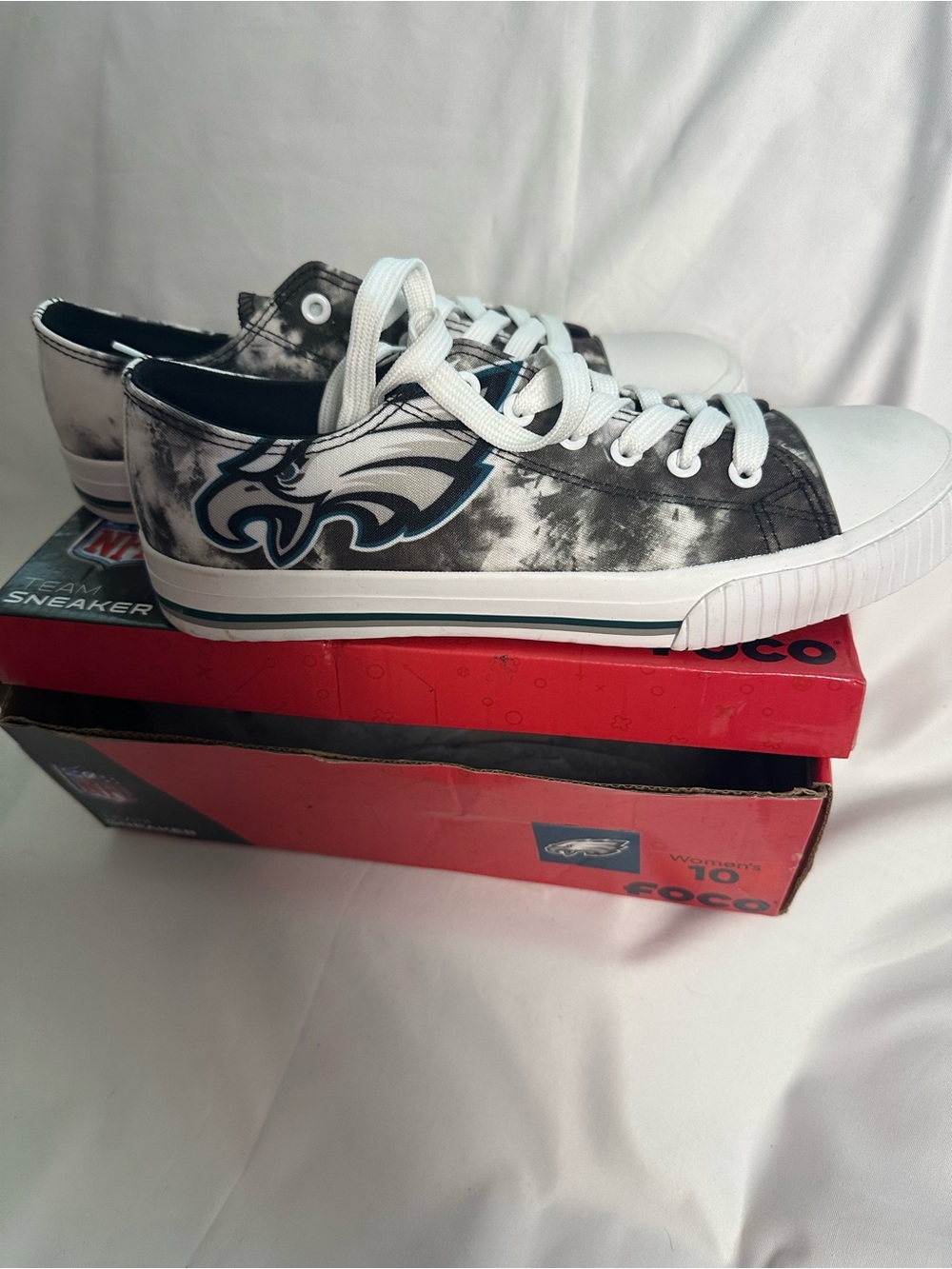 Philadelphia Eagles Tie-Dye Low Top Sneakers - White & Black